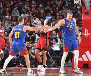 也帮助他们 也帮助他们