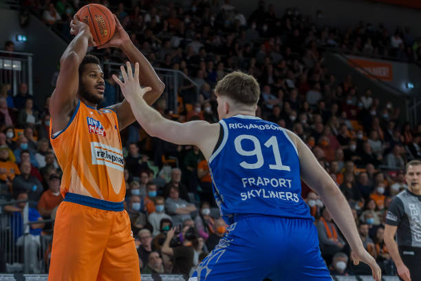 场外事件多 场外事件多